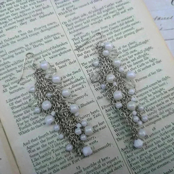 Vintage silver drop earrings with white beads - Picture 9 of 11